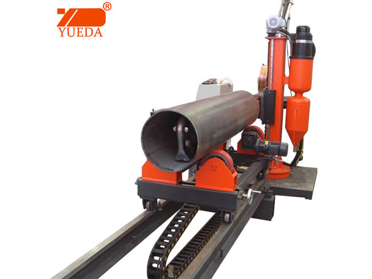 Pipe roller cladding welding machine