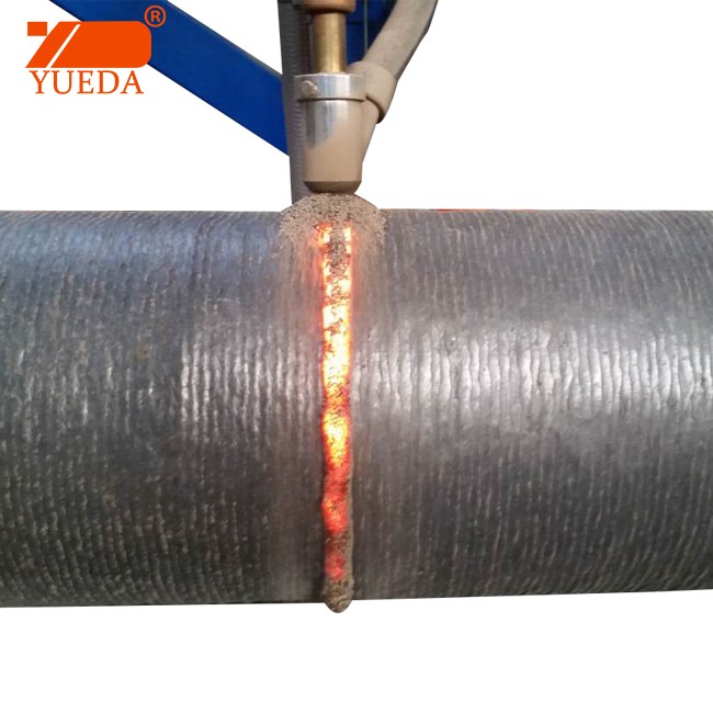 Pipe roller cladding welding machine